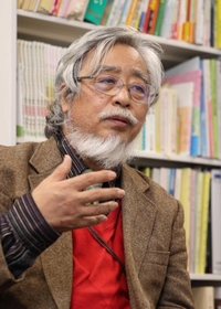 阪神・淡路大震災後、子どもの心のケアに尽力した冨永良喜教授＝神戸市中央区脇浜海岸通（撮影・長嶺麻子）