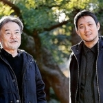 「コロナ禍の影響は何かしら出るだろう。それがどんな形かは少し時間がたってみないと分からない」と話す黒沢清監督（左）と濱口竜介監督＝東京都千代田区（撮影・小林良多）