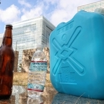 ２７年前の水が入ったポリタンク、ペットボトル、ビール瓶