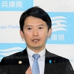 兵庫県の新型コロナウイルス対策本部会議を終え、会見する斎藤元彦知事＝１２日午後、兵庫県庁