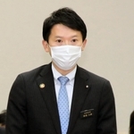 兵庫県の新型コロナウイルス対策本部会議冒頭であいさつする斎藤元彦知事＝１２日午後、兵庫県災害対策センター
