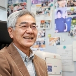 「どんな悲惨な災害もいずれ風化する。必要なのは、考える場面を提供すること」と話す森永速男教授＝神戸市中央区、兵庫県立大大学院減災復興政策研究科（撮影・長嶺麻子）