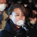 遺族代表として「追悼のことば」を述べる田代作人さん＝１７日午前５時５５分、神戸市中央区加納町６、東遊園地（撮影・辰巳直之）