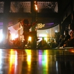 冬の日差しが入り込む堂内で、たいまつを振りかざす鬼＝１８日午後、姫路市書写（撮影・大山伸一郎）