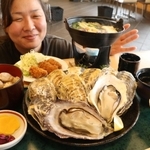 室津産の大粒カキを使った「かきフェア」の料理＝山城の郷