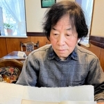 露風の直筆原稿を入手し、たつの市に預けた道上誠さん＝兵庫県佐用町