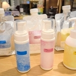 流水を使わない蒸気式のシャンプー。鳴尾化学研究所が開発製造した＝神戸市中央区江戸町