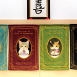 フェリシモ猫部が開発したバスタオル＝神戸新開地・喜楽館