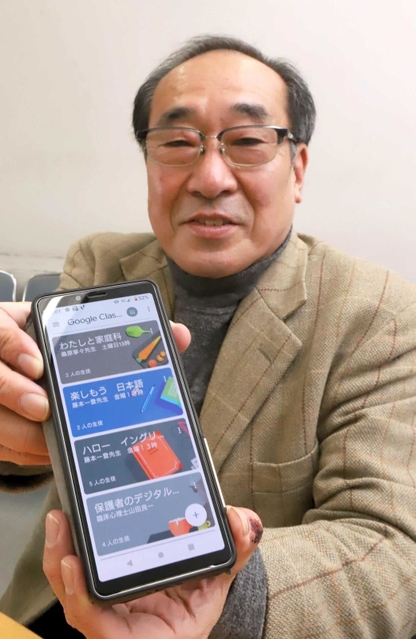 「『保健室』と称して保護者向け相談の時間も作っています」と話す山田良一教授＝神戸市内（撮影・大森　武）