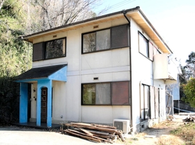 改修前の空き家＝神戸市垂水区塩屋町２（提供写真）