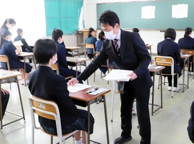 昨年実施された兵庫県立高校の推薦入試＝２０２１年２月、神戸市内