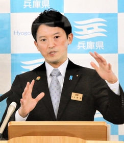 まん延防止等重点措置延長後の県の対策を説明する兵庫県の斎藤元彦知事＝18日午後、兵庫県庁（撮影・大島光貴）