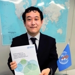 ＷＨＯ神戸センターの茅野龍馬医官らが手掛けた災害医療研究の指針＝神戸市中央区脇浜海岸通１、同センター