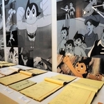 貴重な絵コンテなどが並ぶ企画展＝東京都豊島区