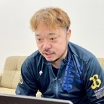 オンライン取材に応じる小谷野栄一さん＝大阪市内（球団提供）