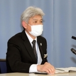 兵庫県が４日から「疑似症患者」（みなし陽性）を認めると発表した県感染症対策課の西下重樹課長＝４日午後、兵庫県庁