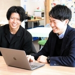 「チューンアップ」を立ち上げた兵庫県立大４年の中嶋翼さん（右）と木村拳己さん＝姫路市本町
