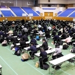 ４日、姫路市の兵庫県立武道館で行われた甲南大の入試（甲南大提供）