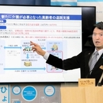 新型コロナウイルスから回復した高齢者の退院支援策を発表する兵庫県の斎藤元彦知事＝18日午後、兵庫県庁（撮影・大島光貴）