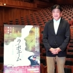 オペラ「ラ・ボエーム」の魅力を紹介する佐渡裕芸術監督＝兵庫県立芸術文化センター