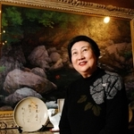 インタビューに答える稲畑汀子さん＝２００４年１２月、芦屋市