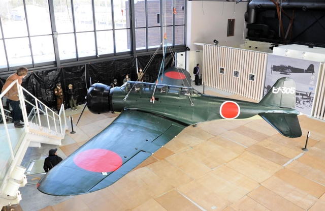 先行公開された「九七式艦上攻撃機」の模型＝加西市鶉野町