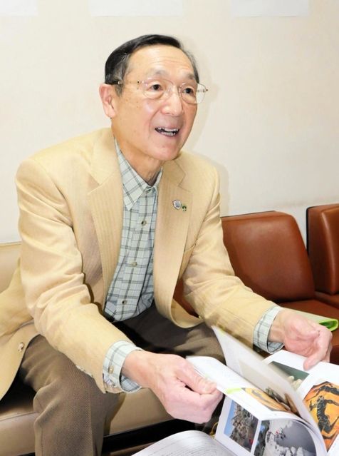 五輪の休戦協定の重要性を話す賀来正俊さん＝神戸市東灘区田中町２