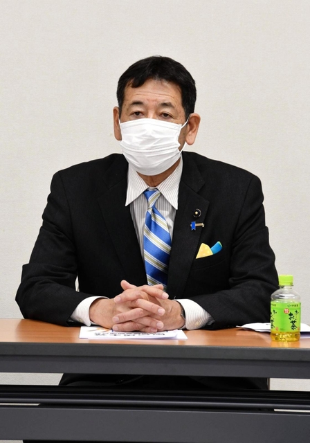 参院選の活動方針などを説明する国民民主党兵庫県連の向山好一代表＝１３日午後、神戸市教育会館