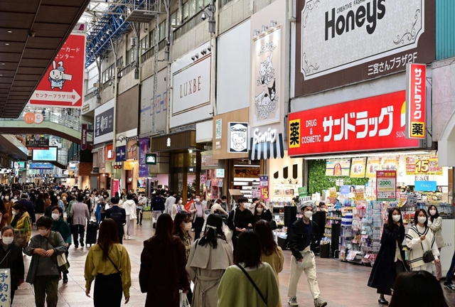 兵庫県内の商業地で最高価格となった三宮センター街周辺＝神戸市中央区（撮影・中西幸大）