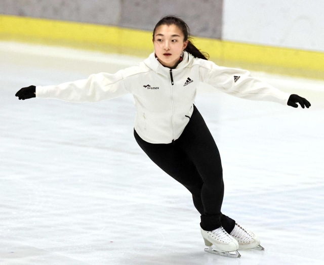 練習を公開したフィギュアスケート女子で北京冬季五輪代表の坂本花織＝２０２２年１月１１日、神戸市中央区（代表撮影）