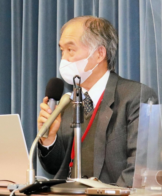 研究者の雇い止め回避を訴え、会見した理化学研究所労働組合の金井保之執行委員長＝２５日午後、文部科学省