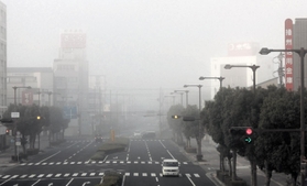 濃霧で先が見えなくなった加古川市の市街地