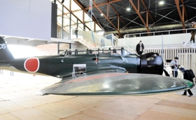 先行公開された「九七式艦上攻撃機」の模型＝加西市鶉野町