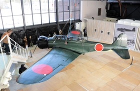 先行公開された「九七式艦上攻撃機」の模型＝加西市鶉野町