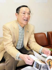 五輪の休戦協定の重要性を話す賀来正俊さん＝神戸市東灘区田中町２