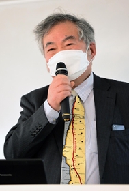最終講義で「減災とは巨大な自然に対し、小さな人間の足し算で立ち向かうこと」と語った室崎益輝教授＝１２日午後、神戸市中央区脇浜海岸通１（撮影・中西幸大）