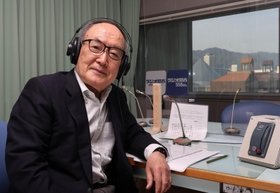 「名曲ラジオ」パーソナリティーの三浦紘朗さん。番組終了を知ったリスナーからリクエストが殺到しているという＝神戸市中央区、ラジオ関西（撮影・長嶺麻子）