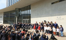 開館式があった「こども本の森神戸」＝２５日午前、神戸市中央区加納町６、「こども本の森　神戸」（撮影・鈴木雅之）