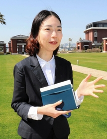 「防災を通じた人のつながりが面白い」と話す岸本くるみさん＝神戸市中央区、神戸学院大学
