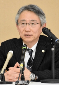 会見に臨む永井裕之神戸家裁所長＝神戸市兵庫区荒田町３