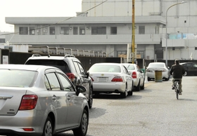 「駐車禁止違反では」との疑問が寄せられた現場付近＝神戸市兵庫区島上町１（画像を一部加工しています）