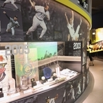 リニューアルオープンを前に報道陣らに公開された甲子園歴史館＝１日午後、西宮市甲子園町