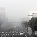 濃霧で先が見えなくなった加古川市の市街地