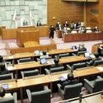 川重への課税額を投稿した泉房穂市長の行為について議論された明石市議会の一般質問＝明石市中崎１