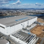 液晶パネルから電気自動車向けリチウムイオン電池の生産拠点にシフトするパナソニックの姫路工場＝姫路市飾磨区（ドローンで撮影・吉田敦史）