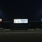 ＬＥＤナイター照明で、試合の７回に行われる「ラッキーセブン」の演出＝９日午後、西宮市の甲子園球場（撮影・斎藤雅志）