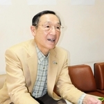 五輪の休戦協定の重要性を話す賀来正俊さん＝神戸市東灘区田中町２