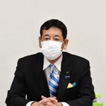 参院選の活動方針などを説明する国民民主党兵庫県連の向山好一代表＝１３日午後、神戸市教育会館
