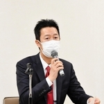 参院選に向け、意気込みを語る立憲民主党兵庫県連の井坂信彦代表＝１３日午前、神戸市教育会館