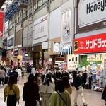 兵庫県内の商業地で最高価格となった三宮センター街周辺＝神戸市中央区（撮影・中西幸大）